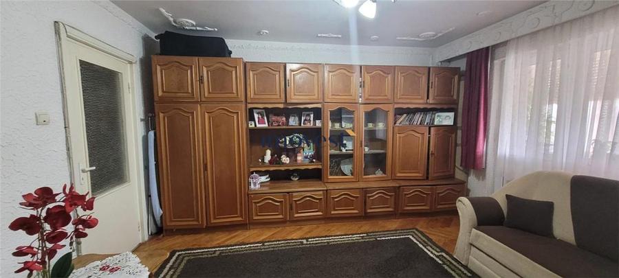 Apartament cu 3 camere decomandat în Micro 16