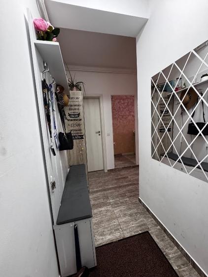 Apartament cu 3 camere decomandat, mobilat în Berceni