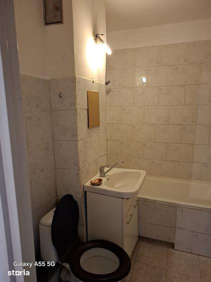 Apartament cu 3 camere decomandat în Tractorul