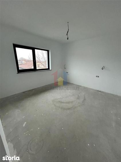 Casă cu 4 camere cu Teren 300 Mp în Radu Negru