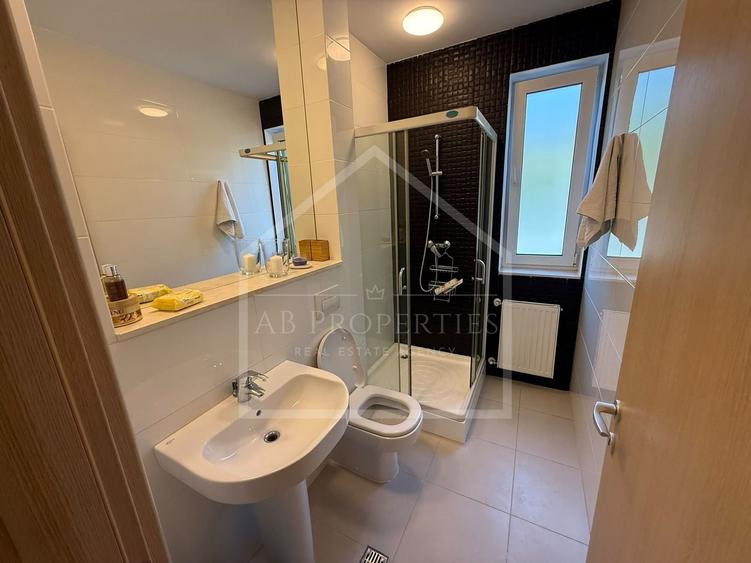 Apartament cu 3 camere decomandat, mobilat în Băneasa