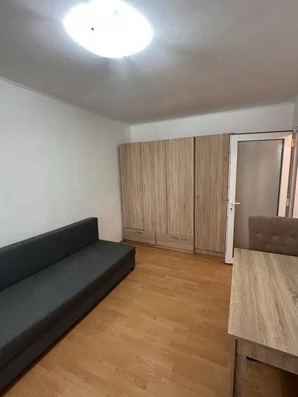 Garsonieră decomandată în UTA