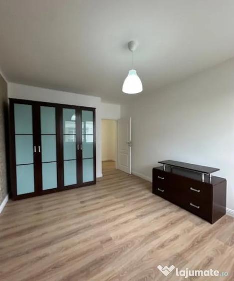 Apartament cu 3 camere decomandat în Valea Borcutului