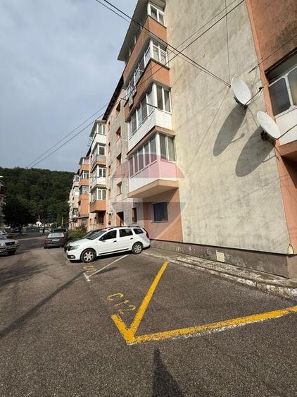 Apartament cu 2 camere semidecomandat, mobilat în Nord-Est