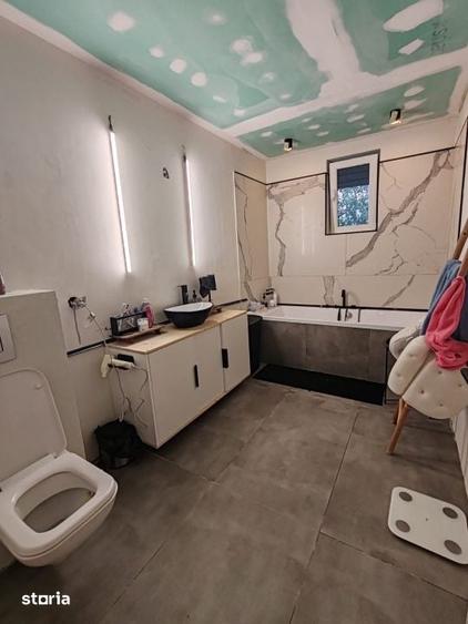 Casă cu 6 camere cu Teren 962 Mp în Groși