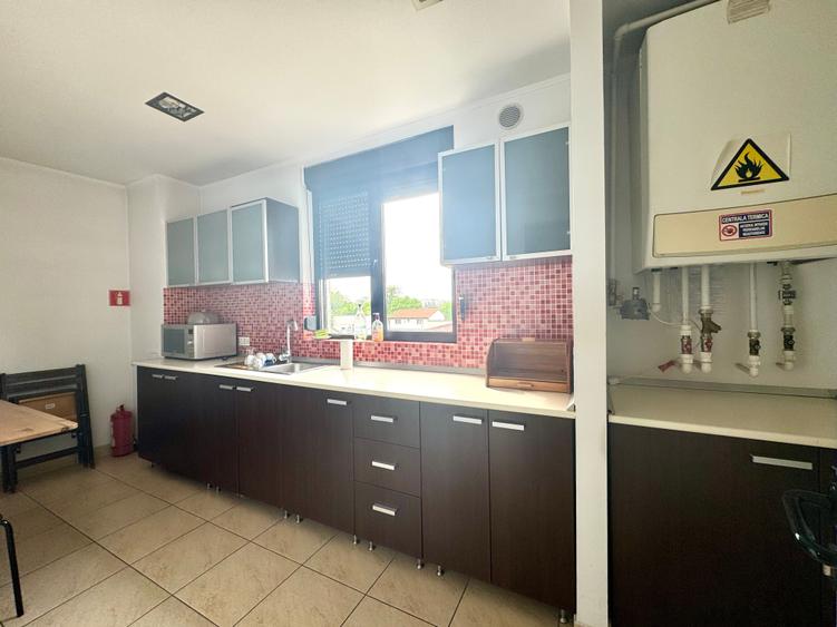 Apartament cu 6 camere decomandat, mobilat în 13 Septembrie