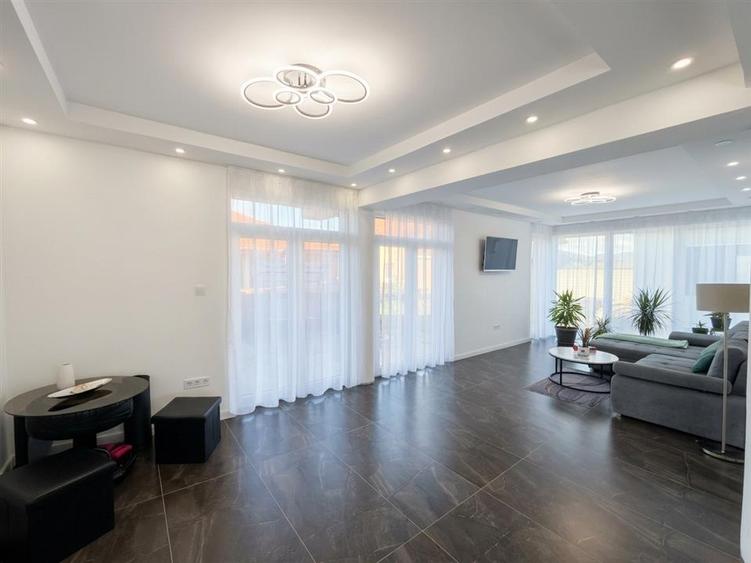 Casă cu 4 camere cu Teren 300 Mp în Cihei