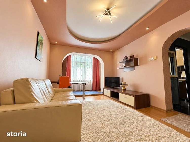 Apartament cu 3 camere în Podu Roș
