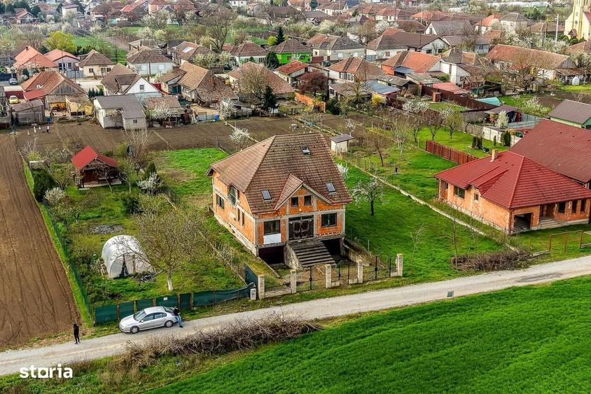 Casă cu 4 camere în Remetea Mică
