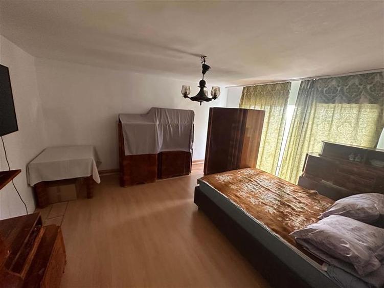 Apartament cu 3 camere decomandat în Bucovina