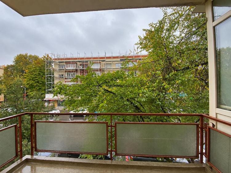 Apartament cu 3 camere semidecomandat în Floreasca
