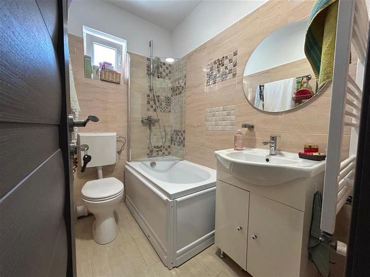 Apartament cu 2 camere decomandat, mobilat în Cristian