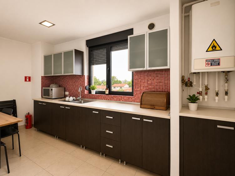 Apartament cu 6 camere semidecomandat în Antiaeriană