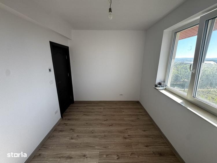 Casă cu 4 camere cu Teren 275 Mp în Valea Lupului