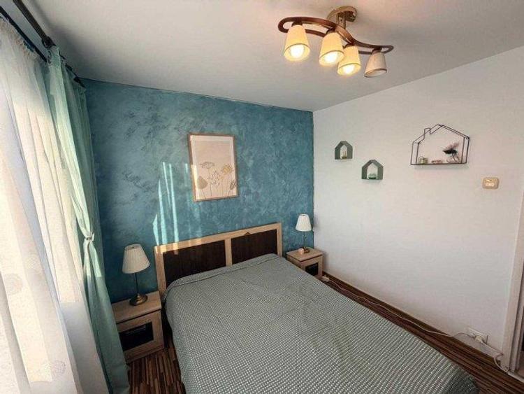 Apartament cu 2 camere semidecomandat, mobilat în Tei