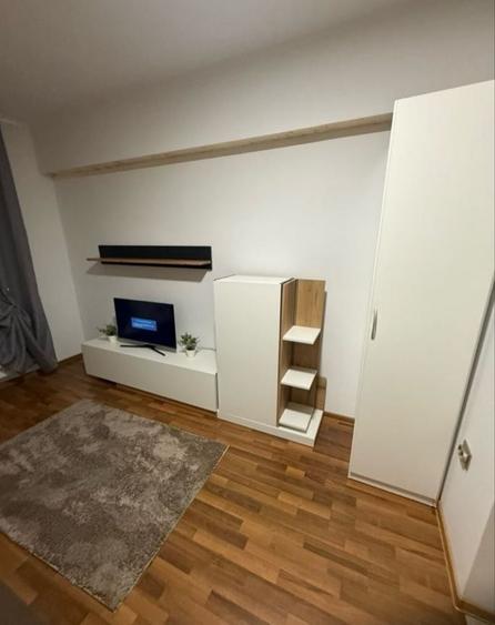 Garsonieră decomandată în Central