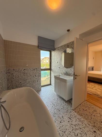 Apartament cu 4 camere decomandat, mobilat în Băneasa