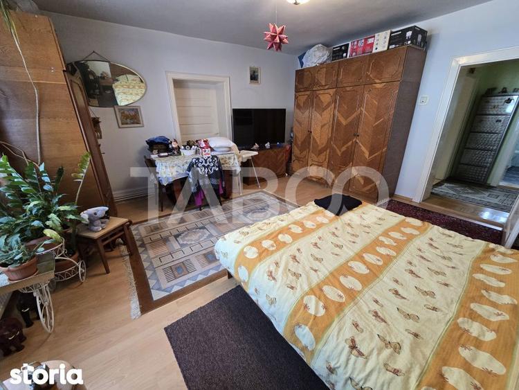 Casă cu 6 camere cu Canalizare în Sub Arini