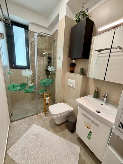 Apartament cu 3 camere semidecomandat, mobilat în Unirii