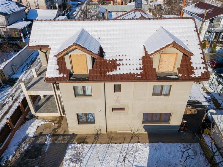 Casă individuală cu 5 camere cu Canalizare în Valu lui Traian