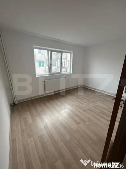 Apartament cu 2 camere semidecomandat în Micro 11