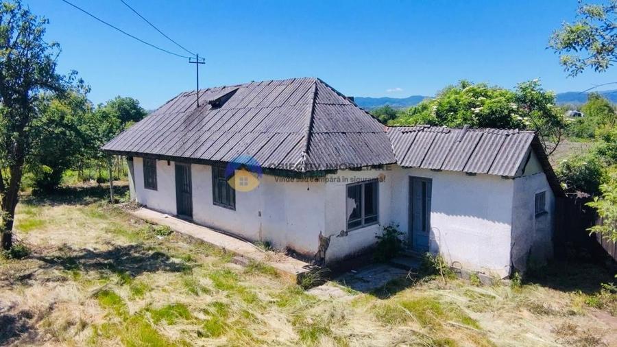 Casă cu 2 camere cu Teren 2089 Mp în Slobozia (Roznov)