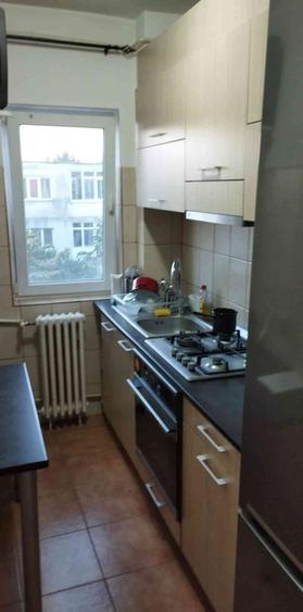 Apartament cu 3 camere semidecomandat în Vest