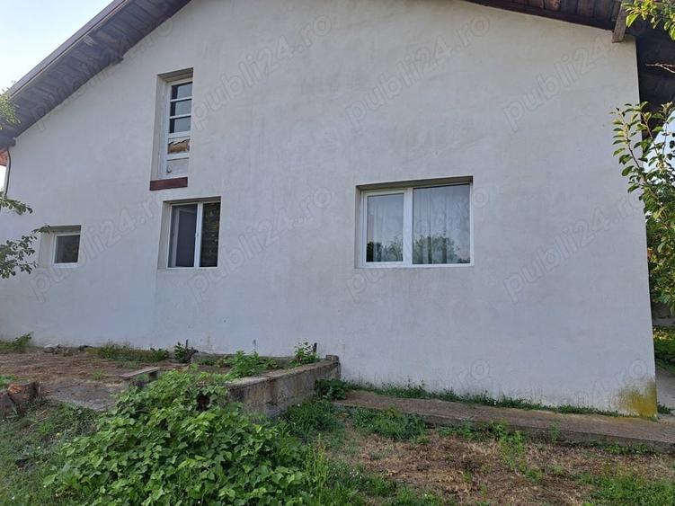 Casă cu 5 camere în Slătioarele