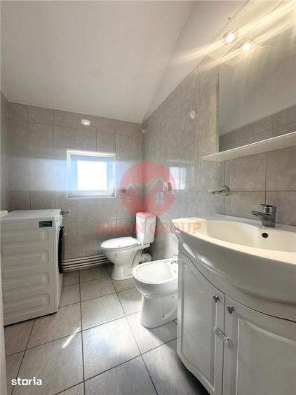 Casă cu 8 camere cu Teren 624 Mp în Valu lui Traian