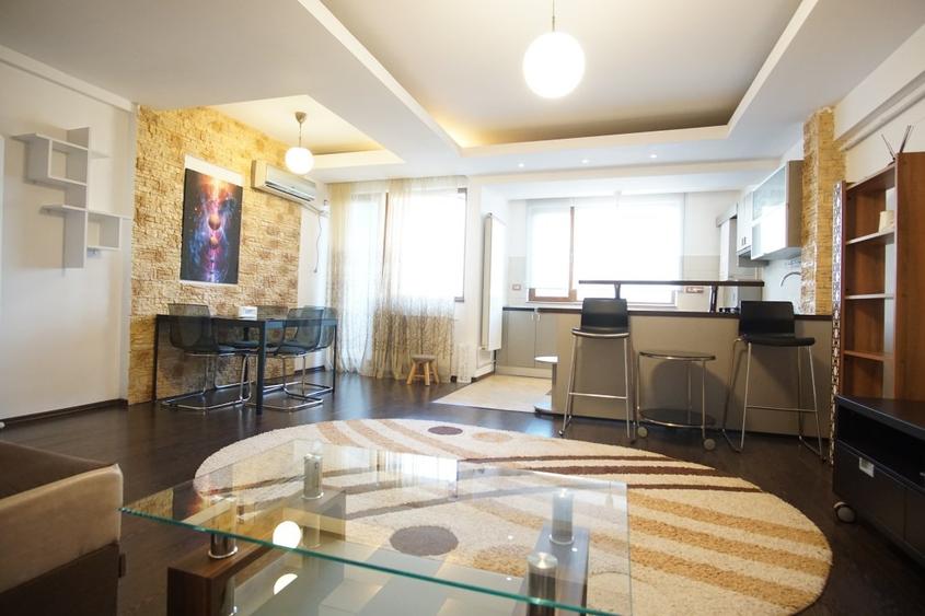 Apartament cu 2 camere semidecomandat, mobilat în Timpuri Noi
