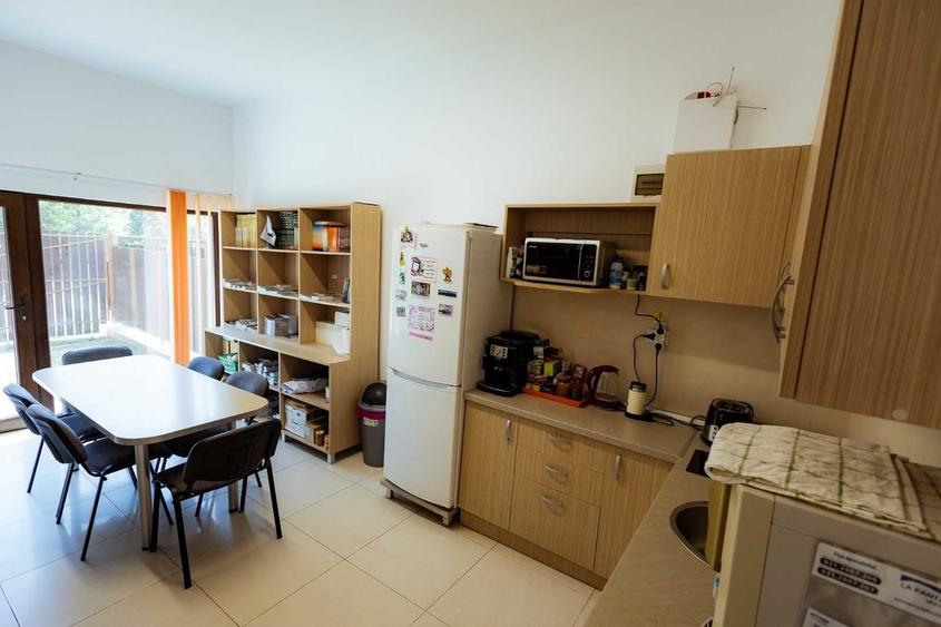 Casă cu 4 camere în Exterior Vest