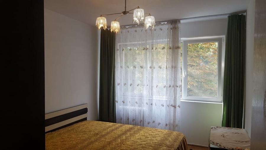 Apartament cu 2 camere semidecomandat în Berceni