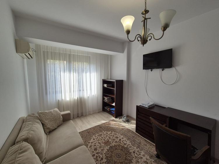 Apartament cu 3 camere semidecomandat în Națiunile Unite