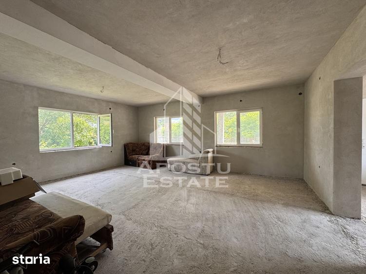 Casă cu 10 camere cu Teren 1100 Mp în Fărcădin