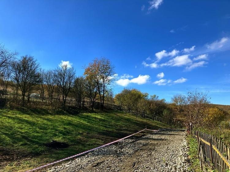 Teren de 1980 mp, în Ghinda