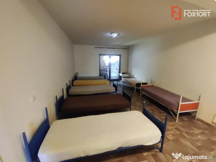 Casă cu 9 camere cu Teren 300 Mp în Dumbrăvița
