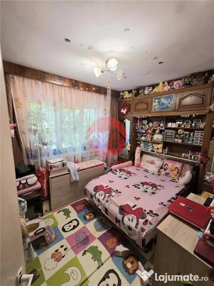 Apartament cu 3 camere decomandat în Est