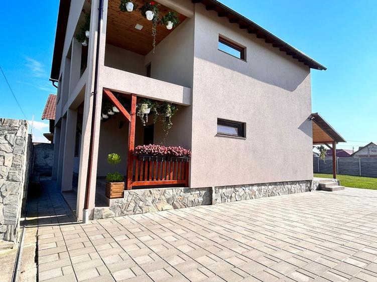 Casă individuală cu 5 camere cu Canalizare în Colonia Mică