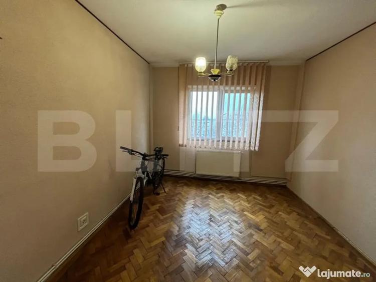 Apartament cu 4 camere semidecomandat în Nord