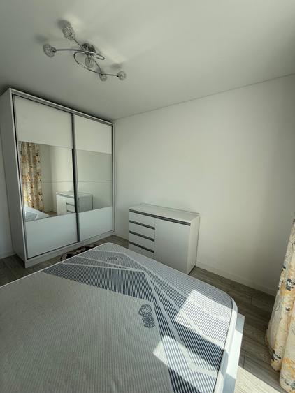 Apartament cu 3 camere semidecomandat în Mihai Bravu