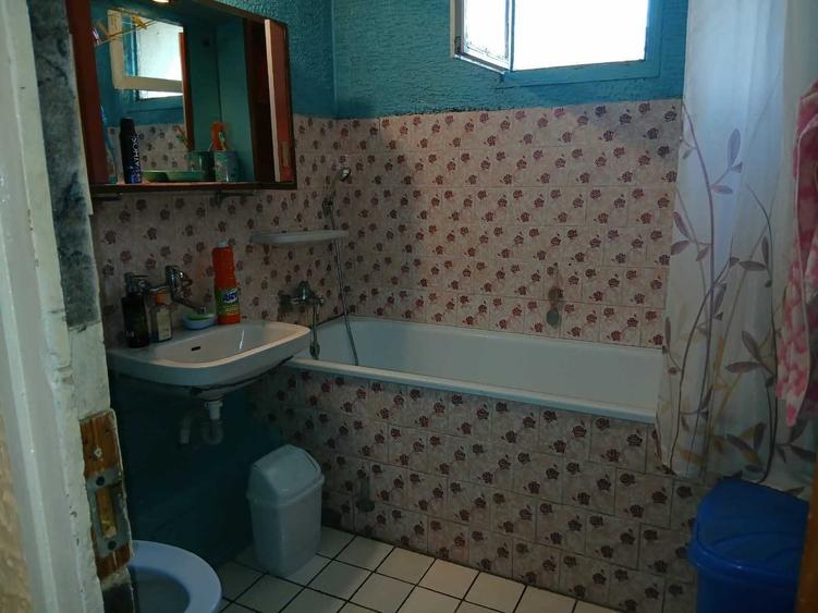Apartament cu 3 camere semidecomandat în Fizicienilor