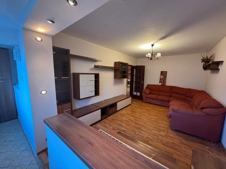 Apartament cu 3 camere decomandat, mobilat în Drumul Taberei