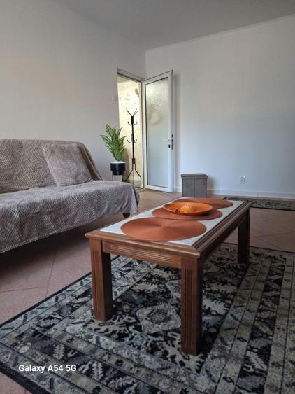 Apartament cu 2 camere decomandat în Calarași 4