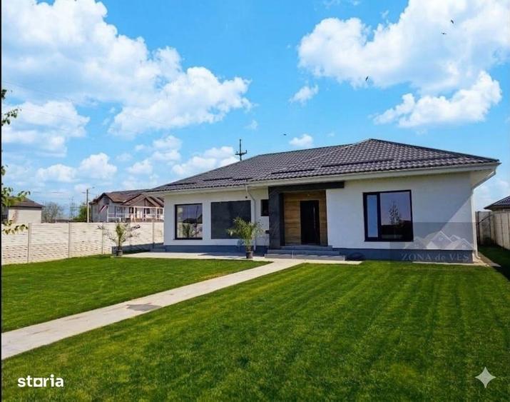 Casă cu 4 camere în Domnești