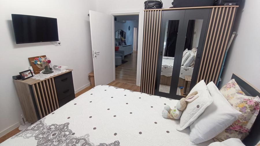 Apartament cu 3 camere decomandat, mobilat în Calea Moldovei