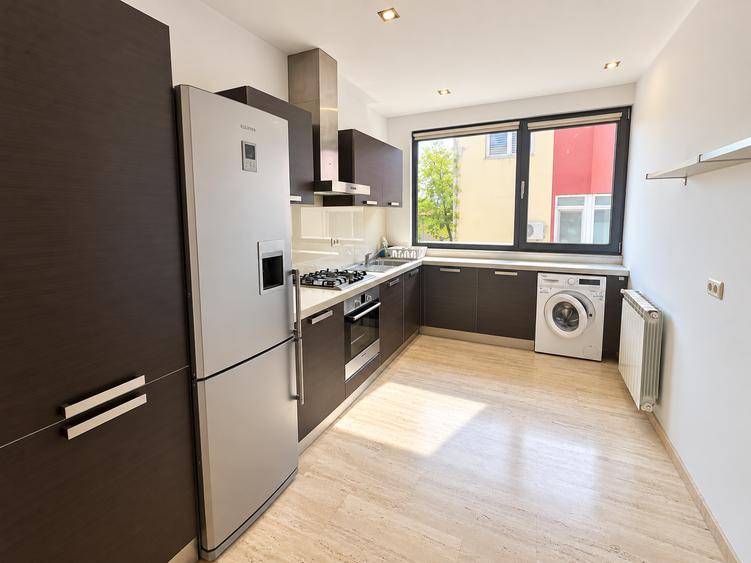 Apartament cu 4 camere decomandat în Dorobanți