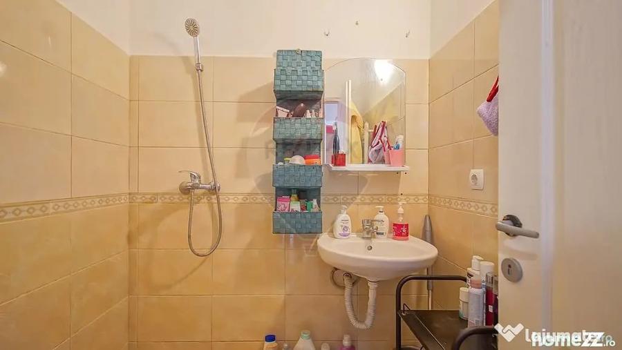 Casă cu 3 camere cu Teren 290 Mp în Central