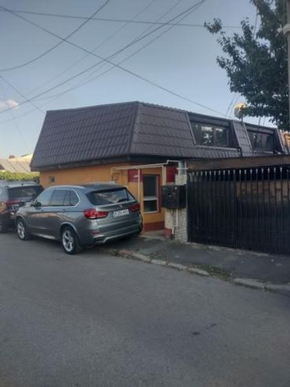Casă cu 6 camere în București - 1