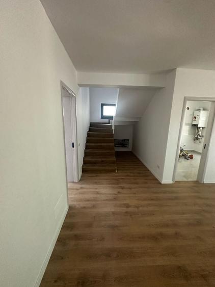Casă individuală cu 5 camere cu Canalizare în Central