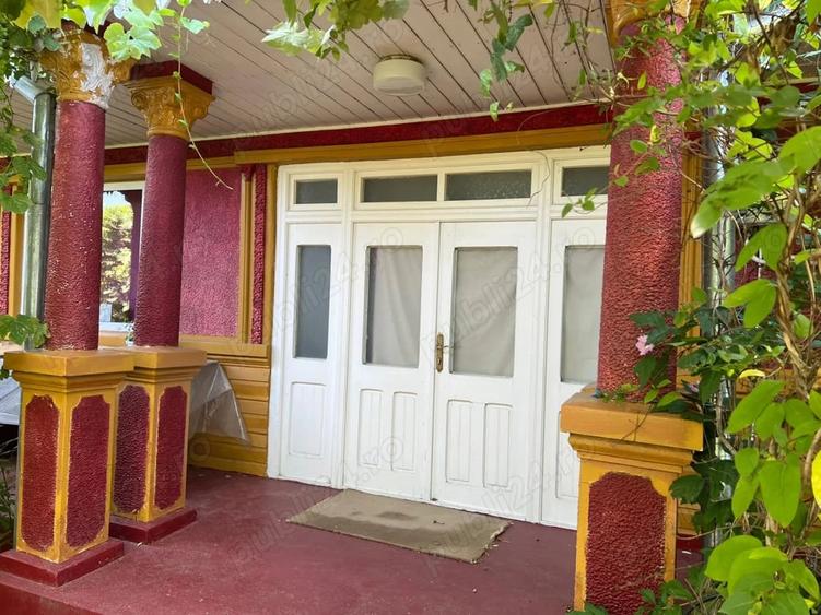Casă cu 4 camere cu Teren 1748 Mp în Cosmești